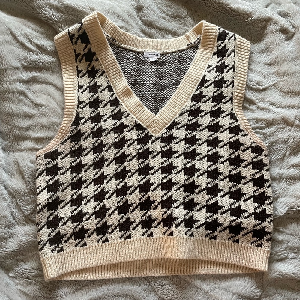 GARAGE Sweater Vest